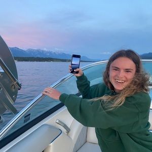 Meet your Posher, Ella